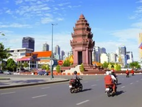 Áp lực bất ổn dồn dập, Campuchia vừa phải tự hạ dự báo tăng trưởng