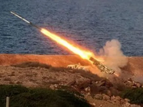 Trong khi Mỹ và Iran bận đổ lỗi cho nhau, chứng khoán châu Á gánh hậu quả từ màn “đấu súng” ở Hormuz