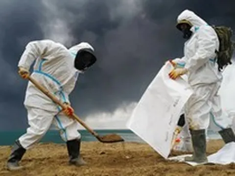 Ukraine tấn công dồn dập - 'Mưa đen' trút xuống nước Nga: Chuyên gia cảnh báo về thảm họa sinh thái