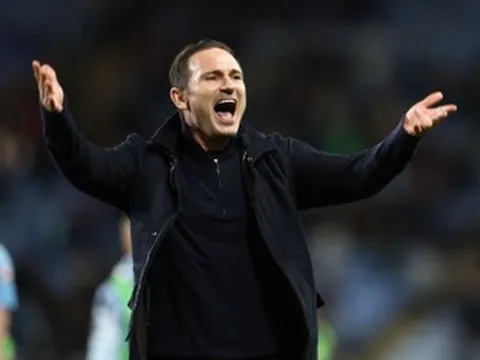 Đội bóng Ngoại hạng Anh táo bạo mời về Frank Lampard