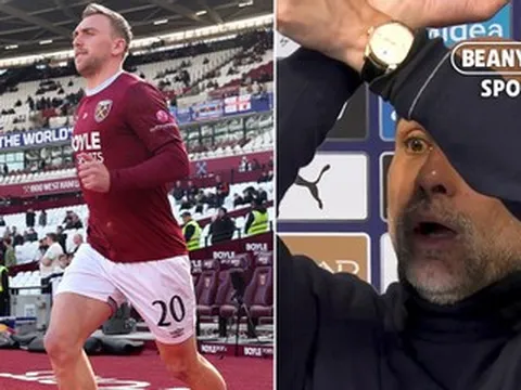 Pep Guardiola nói 4 từ rồi chạy ra khỏi phòng họp báo