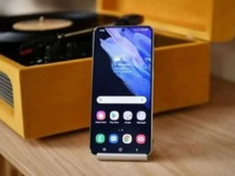 Điện thoại thật sự nặng hơn khi đầy bộ nhớ: Mỗi bức ảnh và tin nhắn đều có “khối lượng” theo vật lý