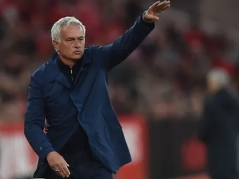 Thảm họa Mourinho khiến Benfica nguy cơ mất vé Champions League