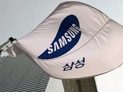 Cú lội ngược dòng ngoạn mục của Samsung: 2 năm trước phải xin lỗi vì tụt hậu, hiện vốn hóa chạm mốc 1.000 tỷ USD, khách hàng ồ ạt tới ký hợp đồng