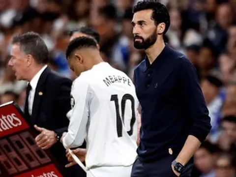 Real Madrid thêm hỗn loạn: Mbappe cãi nhau gay gắt với HLV Arbeloa