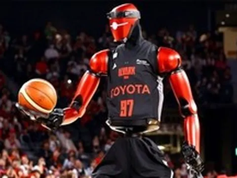Toyota gây sốt với robot CUE7 cao hơn 2 mét, ném bóng chuẩn xác khiến cả NBA cũng phải dè chừng