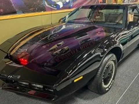 Chiếc xe huyền thoại "Knight Rider" bị phạt tốc độ ở New York dù đang nằm yên trong bảo tàng cách đó hơn 1.300 km