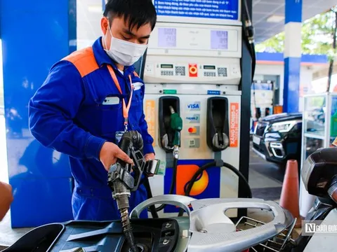 Giá xăng dầu đồng loạt giảm, xăng E5 còn 21.784 đồng/lít