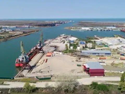 Hỏa hoạn tại cảng của Nga do trúng UAV tấn công
