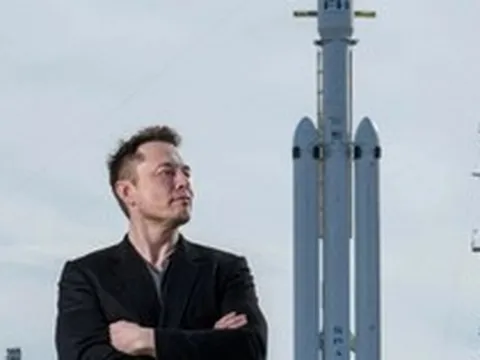 Elon Musk phải đếm tiền trong 31.700 năm mới xong