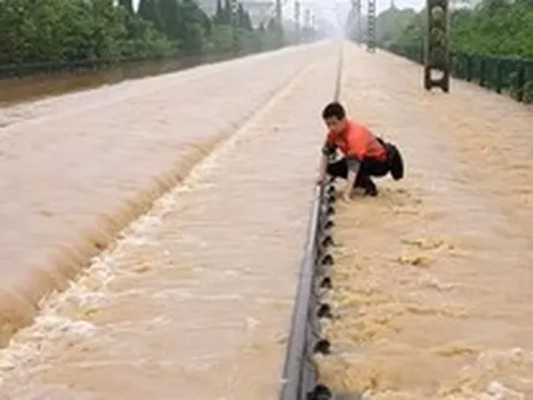 Trung Quốc ban hành cảnh báo khẩn cấp về mưa lớn