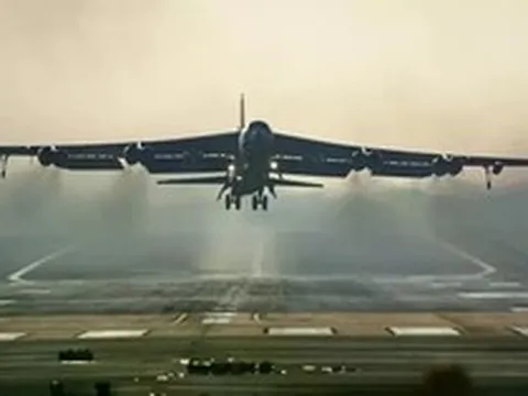Tai nạn chết người đặt câu hỏi về 'pháo đài bay' B-52 già cỗi của Không quân Mỹ
