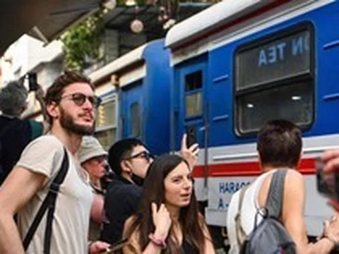 Thế giới đổ về Việt Nam; Thái Lan mất 'ngôi vương': Mục tiêu 1,1 triệu tỷ VND gây chú ý