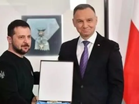 Tổng thống Ukraine trả lại huân chương cao quý của Ba Lan sau tranh cãi lịch sử