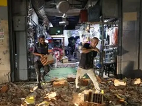Xót xa đống hoang tàn tại Venezuela sau động đất kép: Hàng chục tòa nhà đã sụp đổ, số phận nhiều người vùi sâu trong gạch vỡ