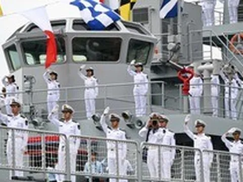 Tàu chiến Trung Quốc cập cảng Nga
