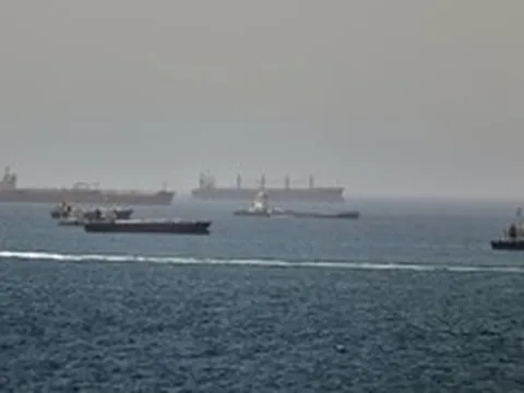 Iran và Oman tổ chức cuộc họp đầu tiên về eo biển Hormuz