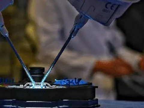 Robot Trung Quốc vừa giúp các bác sĩ thực hiện ca vi phẫu chưa từng có: Khi máy móc không thay thế mà mở rộng giới hạn của đôi tay con người