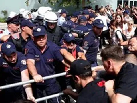 Albania truy nã doanh nhân bán đất cho con rể Tổng thống Mỹ Trump