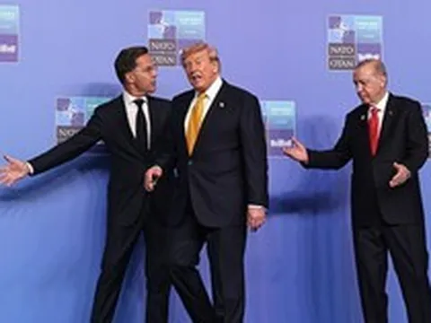 Hội nghị NATO đem tin vui 70 tỷ euro cho Ukraine, châu Âu vẫn '9 người 10 ý' - Ông Trump chấm '12 điểm'
