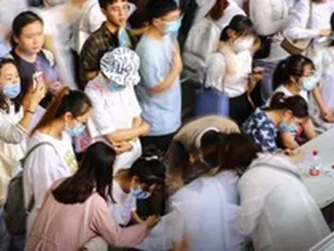 'Tôi lâm vào ngõ cụt rồi': Tiến sĩ than trời vì thất nghiệp phải chạy shipper, U40 gục ngã sau 10 lần phỏng vấn