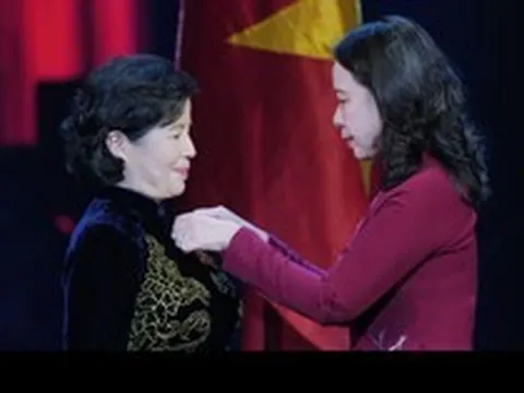 Tổng Giám đốc Mai Kiều Liên nhận Huân chương Độc lập hạng Ba