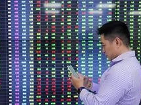 Chứng khoán tuần qua: Cổ phiếu TAL và FRT bất ngờ “cháy hàng”, PNJ “dò đáy” 6 năm