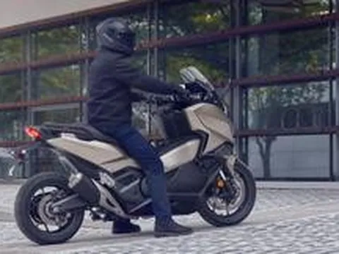 Honda ra mắt Forza 750 2027 với hàng loạt công nghệ khủng thách thức Yamaha TMAX