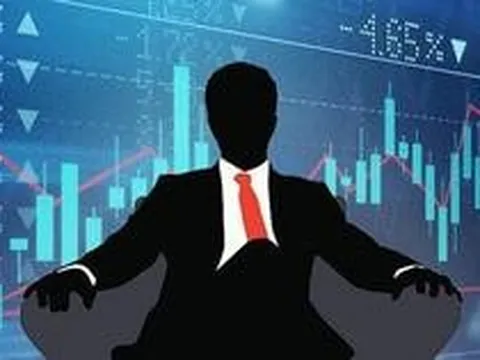 Cựu Phó Chủ tịch UBCKNN bất ngờ ứng cử HĐQT một “ông lớn” ngành nhựa