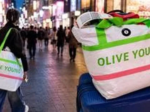 Chiếc túi 60.000 VNĐ bán được 1,78 triệu chiếc ở Hàn Quốc: Món quà lưu niệm rẻ nhất Myeongdong đang nói ra điều mà ngành miễn thuế không muốn nghe