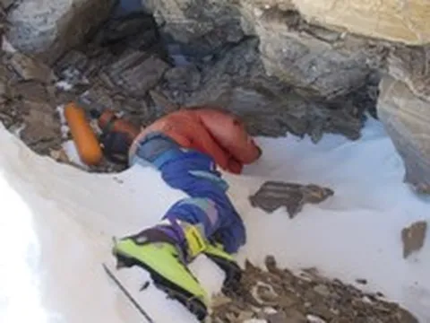 Sau 30 năm, thi thể "Giày xanh" đóng băng trên đỉnh Everest sắp được đưa về nhà