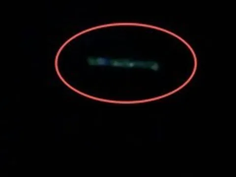 Dải ánh sáng xanh kỳ lạ xuất hiện trên bầu trời châu Âu và sự thật phía sau nghi vấn UFO