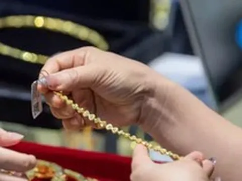 Giá vàng hôm nay (15/8): Giằng co đến khi nào?