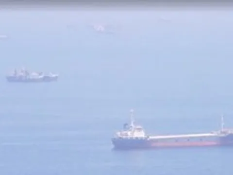 Iran tìm lối mở tại Hormuz giữa sức ép kinh tế