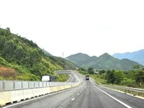 Cận cảnh dự án mở rộng cao tốc xuyên núi hơn 3.200 tỷ trước ngày về đích