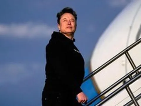 Từng cho con đứng trước đầu xe Tesla vì cuồng tín Elon Musk: Những tín đồ trung thành nhất cũng bắt đầu quay lưng