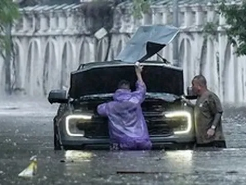 Hà Nội mưa lớn, sân Mỹ Đình có thể mưa dông suốt trận Việt Nam - Malaysia