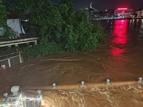 Bão số 4 trút mưa lớn, dân ở Lạng Sơn 'mất ngủ' vì lũ dâng nhanh