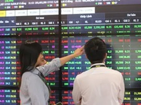 Maybank gọi tên 10 DN triển vọng trong các tháng cuối năm: Nhóm ngân hàng, công nghệ, năng lượng góp mặt