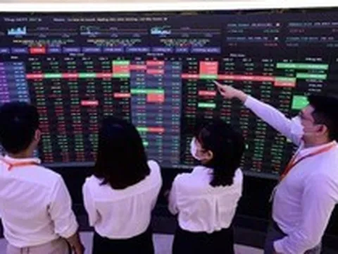 Nhóm chứng khoán đứng trước cơ hội "tái định giá", CTCK gọi tên cổ phiếu đáng chú ý