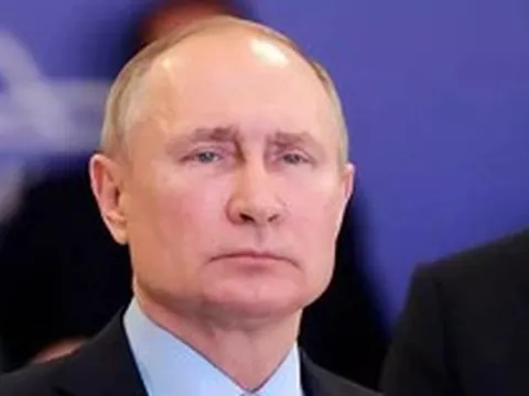Tổng thống Nga Putin ra lệnh tạm dừng không kích thủ đô Ukraine để đàm phán