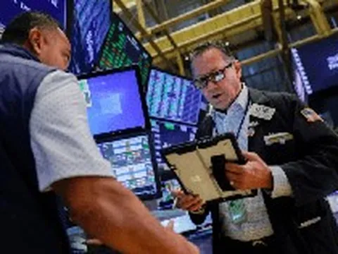 Fed có thể tăng lãi suất ngay trong tháng 9: Xác suất đã lên 57%, Phố Wall nín thở chờ 1 số liệu