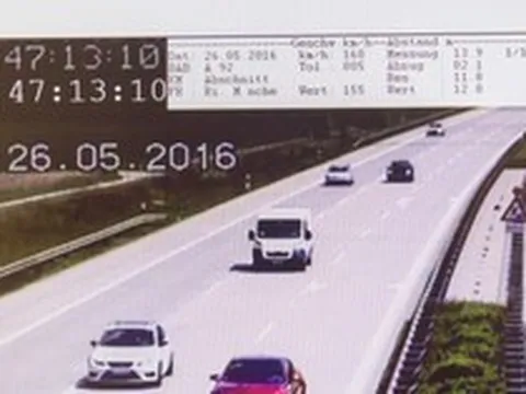 'Kỳ án' tại quốc gia đỉnh cao công nghệ: 2 xe Mercedes vi phạm trên cao tốc, một tài xế 2 lần trắng án