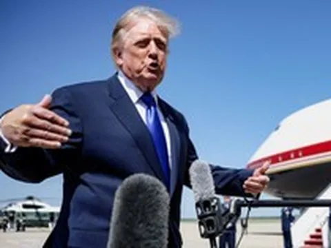 Ông Trump “trổ tài” tiên đoán về giá dầu, chuyên gia nói chẳng lấy gì làm đảm bảo