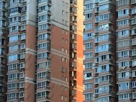 Cơn bão bất động sản giảm giá lan rộng, nhiều gia đình Trung Quốc rơi vào cảnh nợ nần
