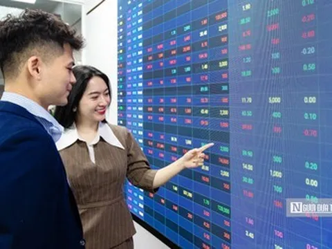 VN-Index rung lắc mạnh, khuyến nghị chưa vội bắt đáy