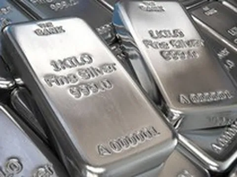 Giá bạc tăng hơn 1% khi giới đầu tư hồi hộp chờ động thái mới từ Fed