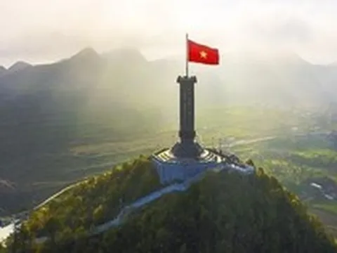 Một cổ phiếu ngân hàng phá đỉnh mọi thời đại, sếp lớn muốn thoái bớt vốn