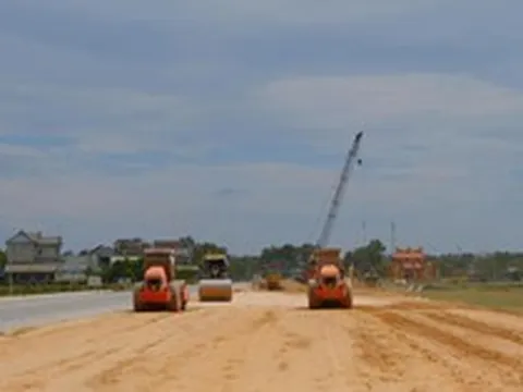Quốc lộ 15D phấn đấu đảm bảo tiến độ thi công, giải ngân năm 2026