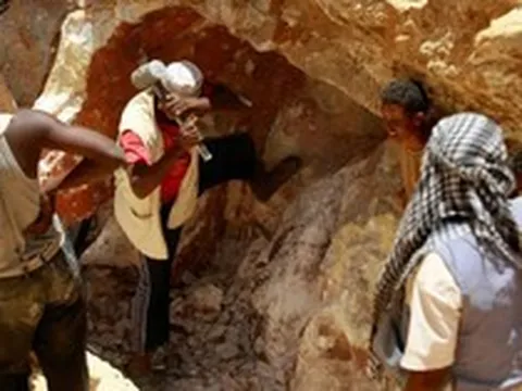 Sập mỏ vàng khiến ít nhất 82 người thiệt mạng, nhiều người khác vẫn đang mất tích